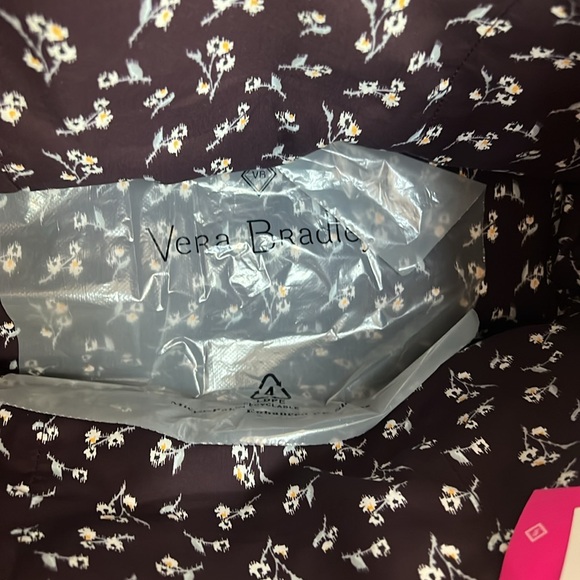 BEAUTIFUL QUILTED PATTERN VERA BRADLEY LARGE ZIPPERED TOTE - Picture 3 of 12